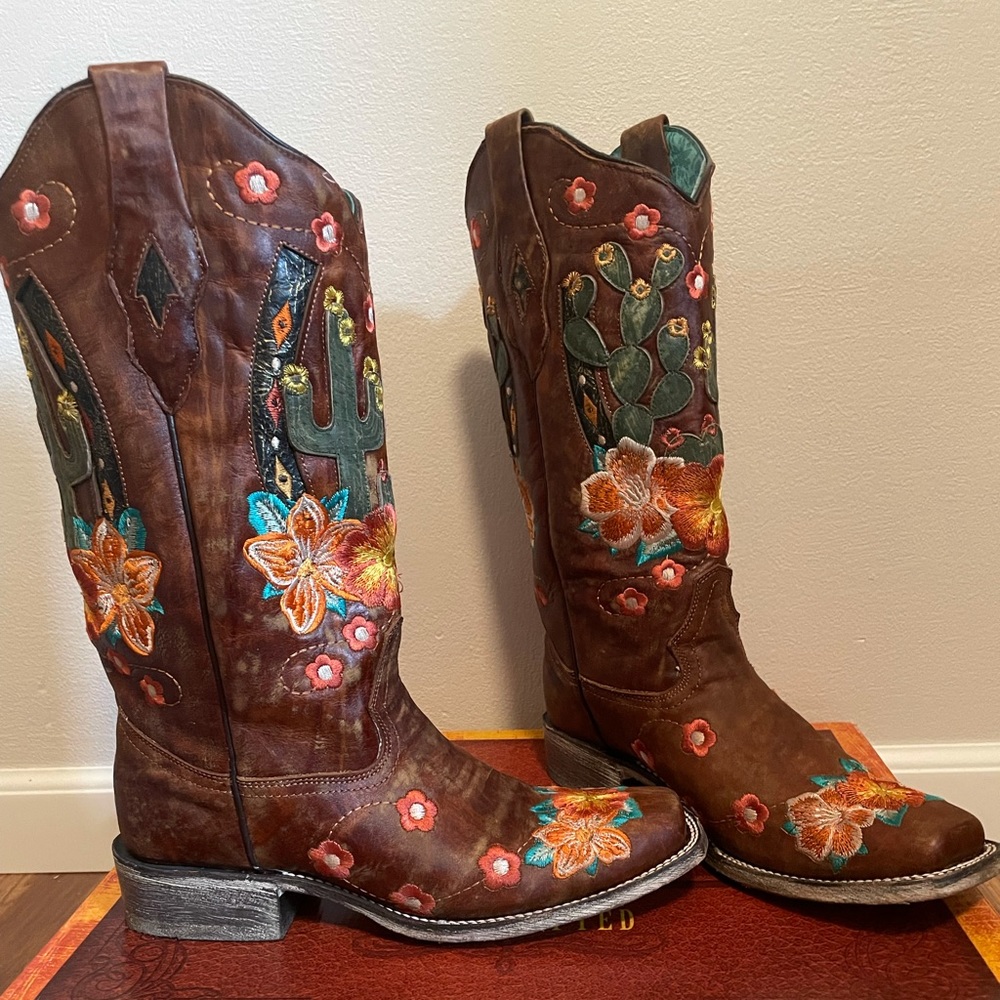 Women’s Corral honey cactus cowboy boots